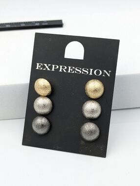 4/24$   Expression 3 sets dome textured stud earrings